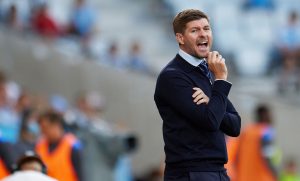 Steven Gerrard og Rangers lever efter sent mål