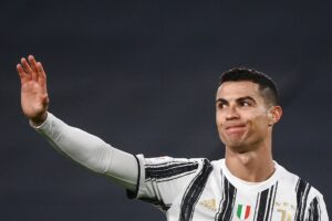 Cristiano Ronaldo vinker farvel til Juventus