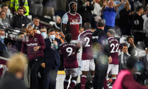 Michael Antonio kyssede en papfigur af sig selv, da han fejrede, at han nu er den mest scorende spiller i West Hams historie.