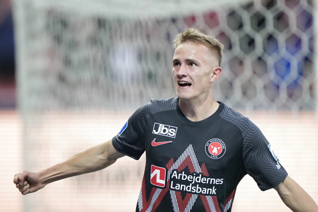 Viktor Lind scorer til 2-0 for FC Midtjylland mod FC Nordsjælland