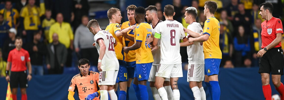 Hardt Spillet Kamp Pa Brondby Stadion Endte Mallos Campo