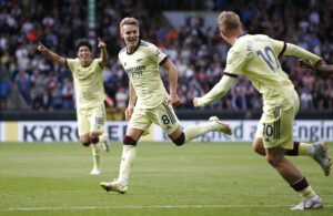 Martin Ødegaard scorer for Arsenal