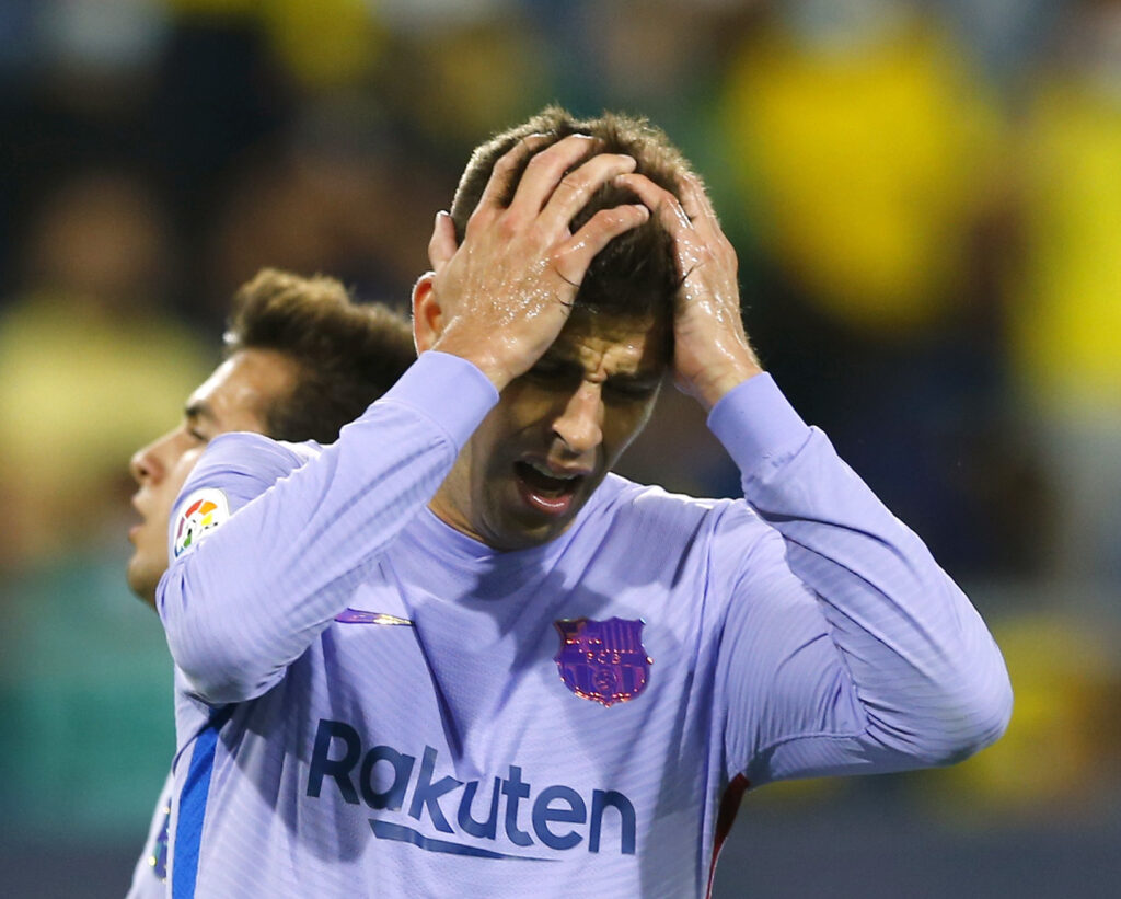 Gerard Pique tager sig til hovedet efter endnu et skuffende Barcelona resultat.