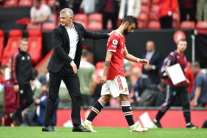 Bruno Fernandes og Ole Gunnar Solskjær tabte til Aston Villa. Manchester United er i en svær periode.