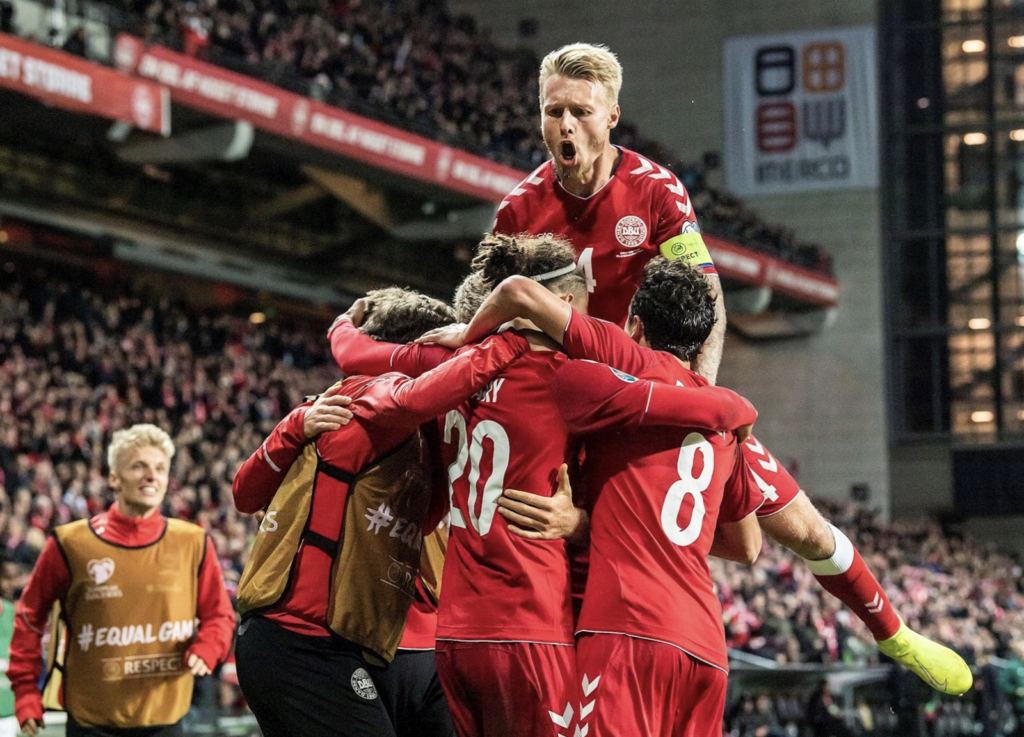 Det danske A-landshold er igen kvalificeret til en VM-slutrunde. Denne gang VM 2022 i Qatar. Se Danmarks VM-rekorder gennem tiden her.