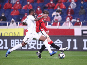 Kasper Junker forlænger sin kontrakt med Urawa frem til 2024.