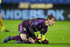 Brøndby IF målmand, Mads Hermansen, skal scannes mandag eftermiddag og håber på snart at kunne spille igen