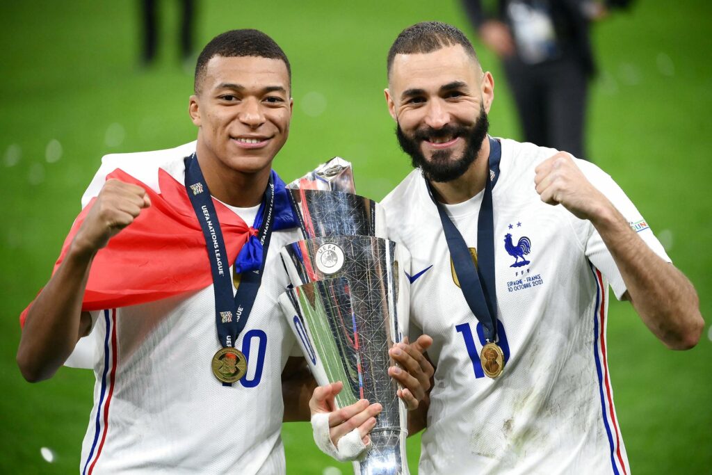 Frankrig vandt Nations League trofæet søndag aften med Mbappé og Benzema som målscorere