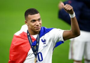 Kylian Mbappé blev solgt fra AS Monaco til Paris Saint-Germain og bag salget stod Luis Campos