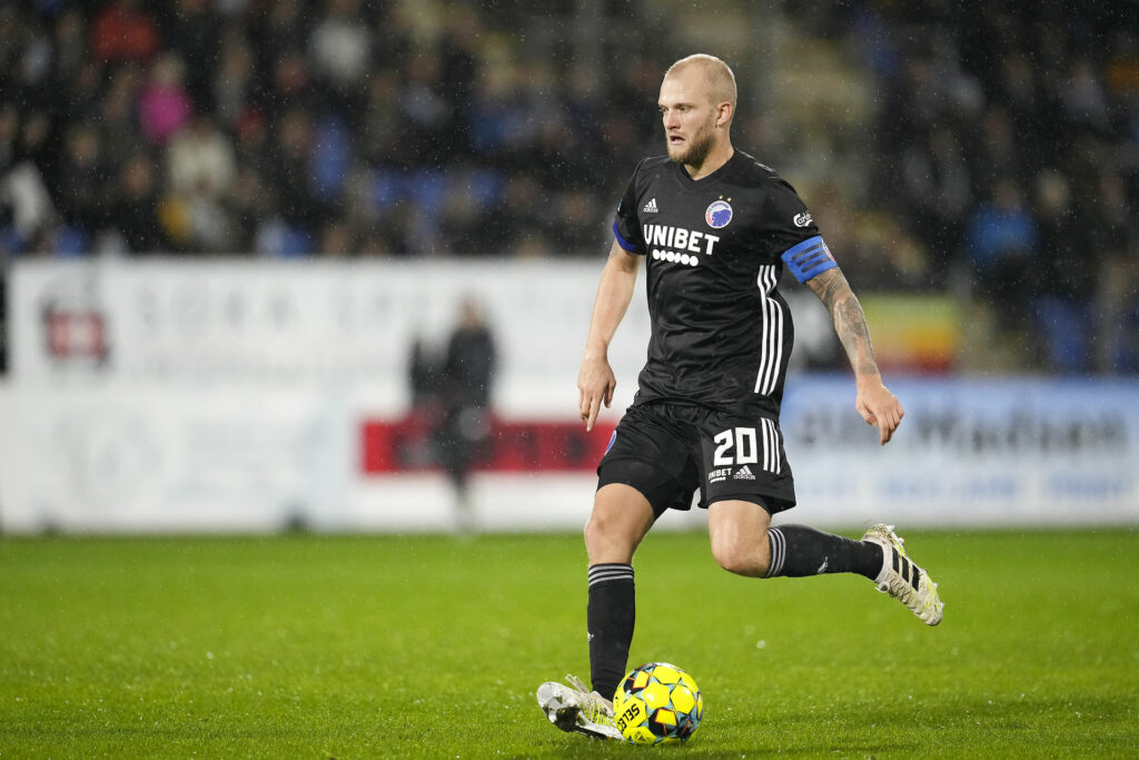 Nicolai Boilesen med anførerbindet på armen i Superligaen mod SønderjyskE