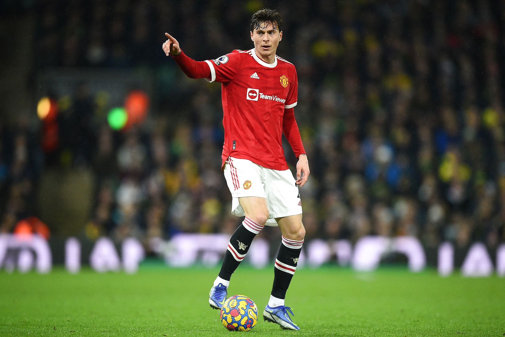 Rangnick kommenterer på Lindelöfs udskiftning efter vejrtræknings-problemer Manchester United's svenske forsvarsspiller, Victor Lindelöf, havde svært ved at trække vejret 20 minutter før tid. Foto: Ritzau Scanpix / Daniel LEAL / AFP