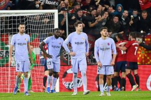 FC Barcelona er ude af Champions League, og ligger på en ottendeplads i La Liga.