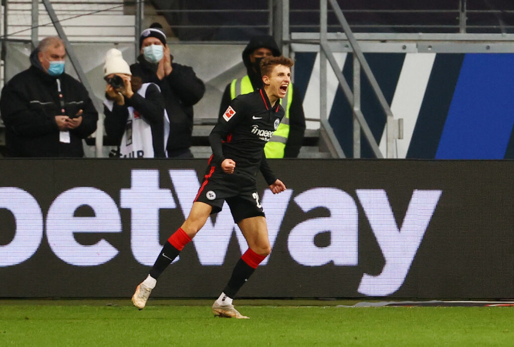 Den tidligere Brøndby-spiller Jesper Lindstrøm er varm for sin nye klub Eintracht Frankfurt i Bundesligaen.