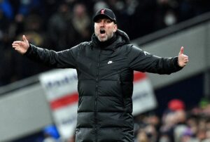 Liverpools manager Jürgen Klopp undgår straf for kommentarer i Premier League.