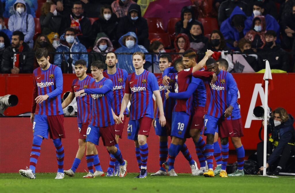FC Barcelonas 12 bedst betalte spillere er blevet afsløret af en spansk sportsjournalist.