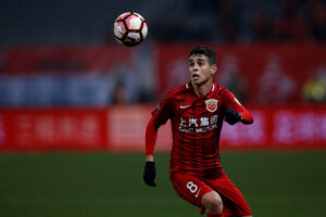 Oscar er angiveligt på vej mod et comeback i europæisk fodbold efter adskillige år i kinesisk fodbold.