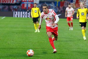 Bo Svensson og Mainz fik en skidt start på 2022 mod Leipzig og Yussuf Poulsen