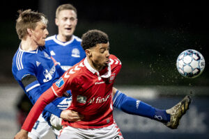 Hugo Ekitike spillede i sidste sæson for Vejle Boldkliub, men efter en fremragende sæson i Reims, er Newcastle interesseret i at hente den 19-årige.