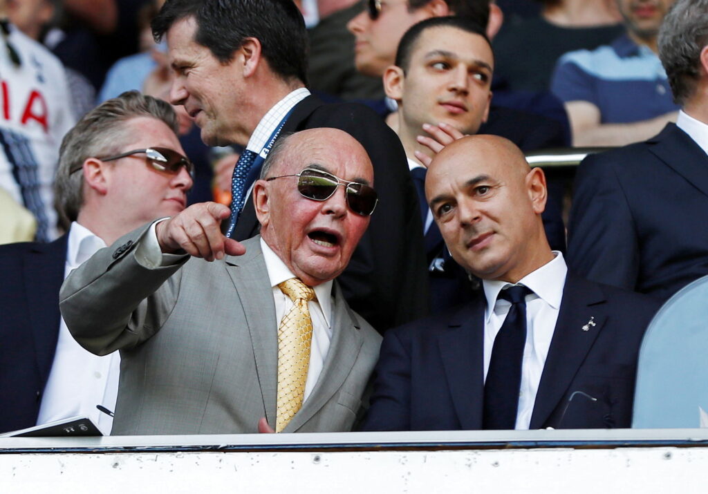 Daniel Levy og Joe Lewis til en Tottenham Hotspur kamp i Premier League