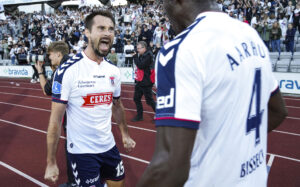 Oliver Lund har forlænget sin aftale med AGF.