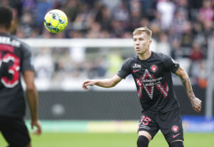 Charles kom slemt til skade i 1. halvleg i træningskampen mellem Hamburg SV og FC Midtjylland.
