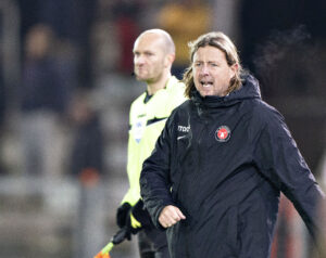 Bo Henriksen ville ikke love fast spilletid til nogen - heller ikke Jonas Lössl