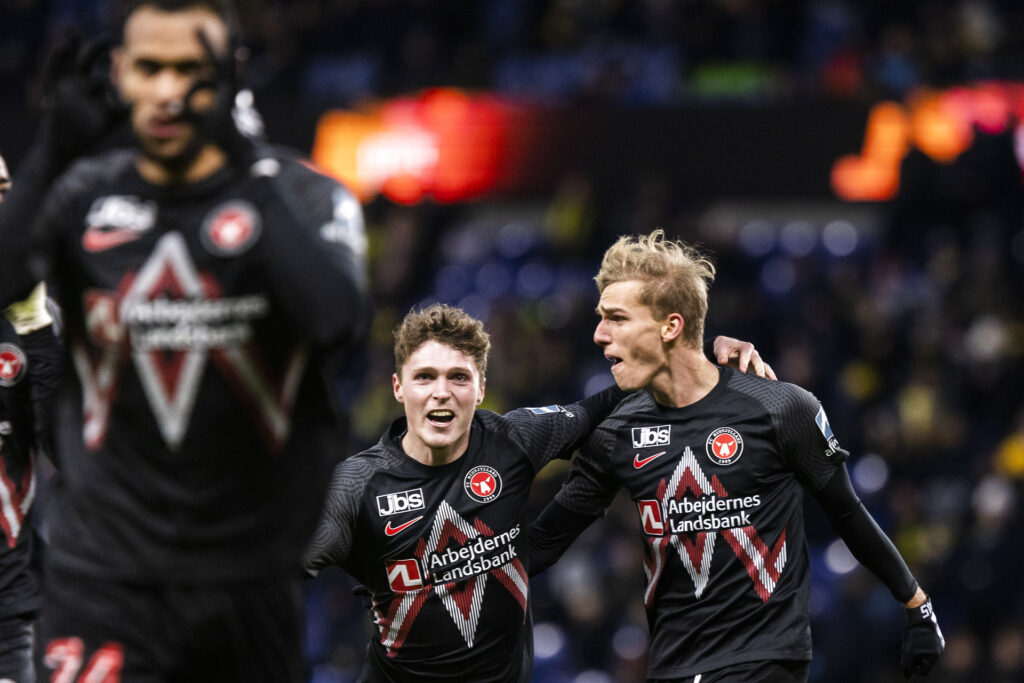 Gustav Isaksen tegnede sig for to scoringer, da FC Midtjylland smadrede Hamburg SV i træningskamp