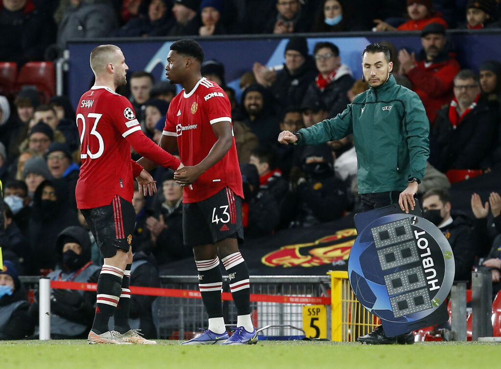 Teden Mengi skifter Premier League og Manchester United ud med Birmingham resten af sæsonen.