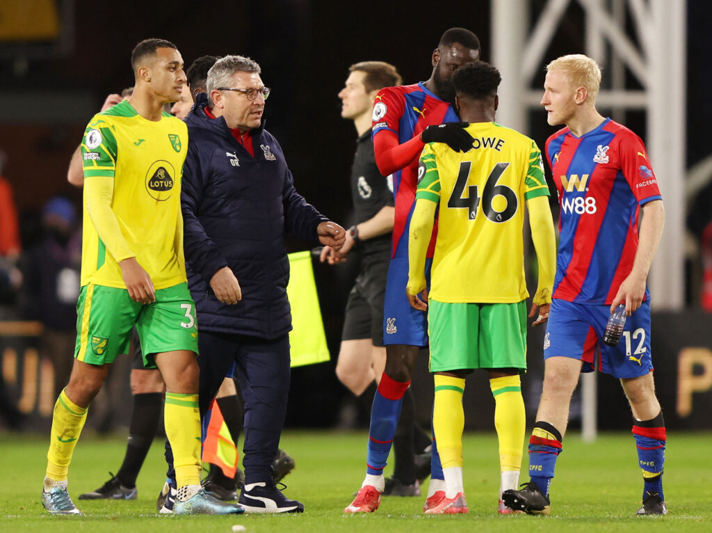 Norwich City-spilleren Mathias Normann har fået røvet sin bil, da han var i London.