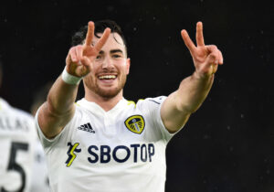 Jack Harrison scorede til 1-0 for Leeds kort ført pausen, da Burnley blev kørt ud af brættet