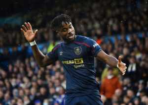 Maxwell Cornet scorede direkte på frispark mod Leeds, men efterspillet fra Leeds-fansene var ikke kønt