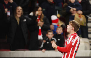 Mads Roerslev scorede sit første mål og lavede sin første assist i Premier League.