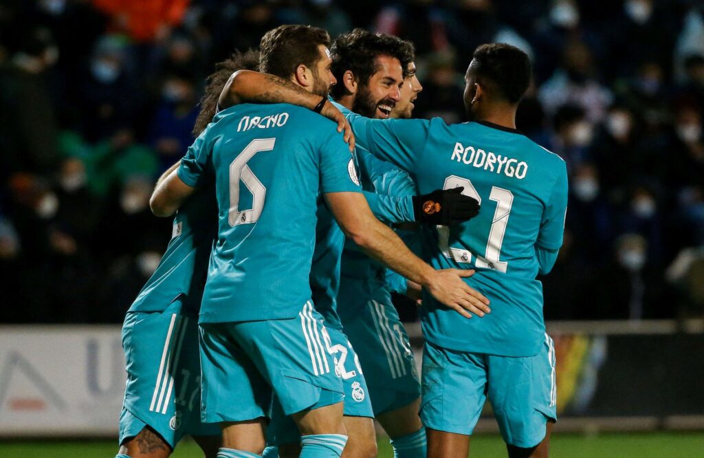 Real Madrid spillede sig videre i Copa del Rey, da to indskiftningsspillere sikrede dem sejren over Alcoyano.