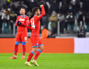 Dries Mertens scorede kampens første mål i opgøret mellem Juventus og Napoli i Serie A.