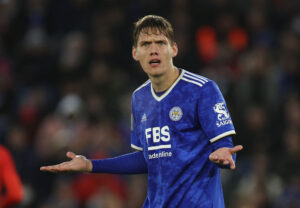 Premier League-kampen mellem Everton og Leicester City er blevet udsat på grund af spillere med Covid-19, skader og Africa Nations Cup.