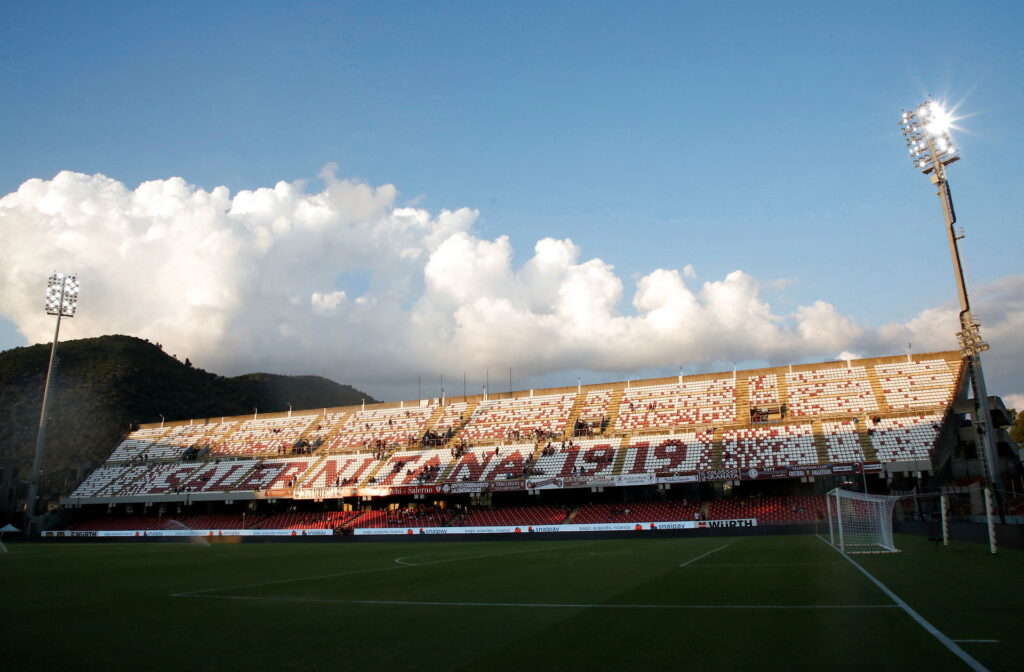 Salernitana fratrækkes et point efter coronakaos.