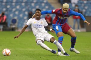 Ronald Araújos præstationer bliver bemærket i Premier League