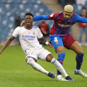 Ronald Araújos præstationer bliver bemærket i Premier League