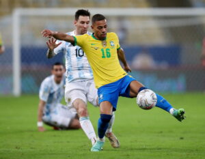 Den brasilianske landstræner, Tite, udelader Renan Lodi fra truppen på grund af manglende vaccine.