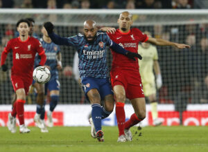 Liverpools brasilianske midtbanespiller, Fabinho, roser Thomas Franks Brentford-mandskab inden søndagens Premier League-opgør.