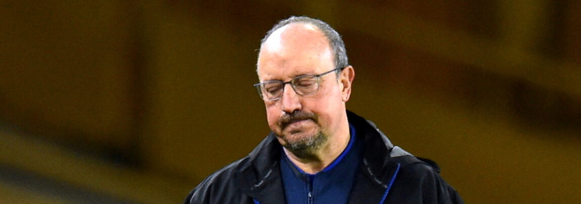 Rafael Benitez ser ked ud af det efter nederlag til Wolves.