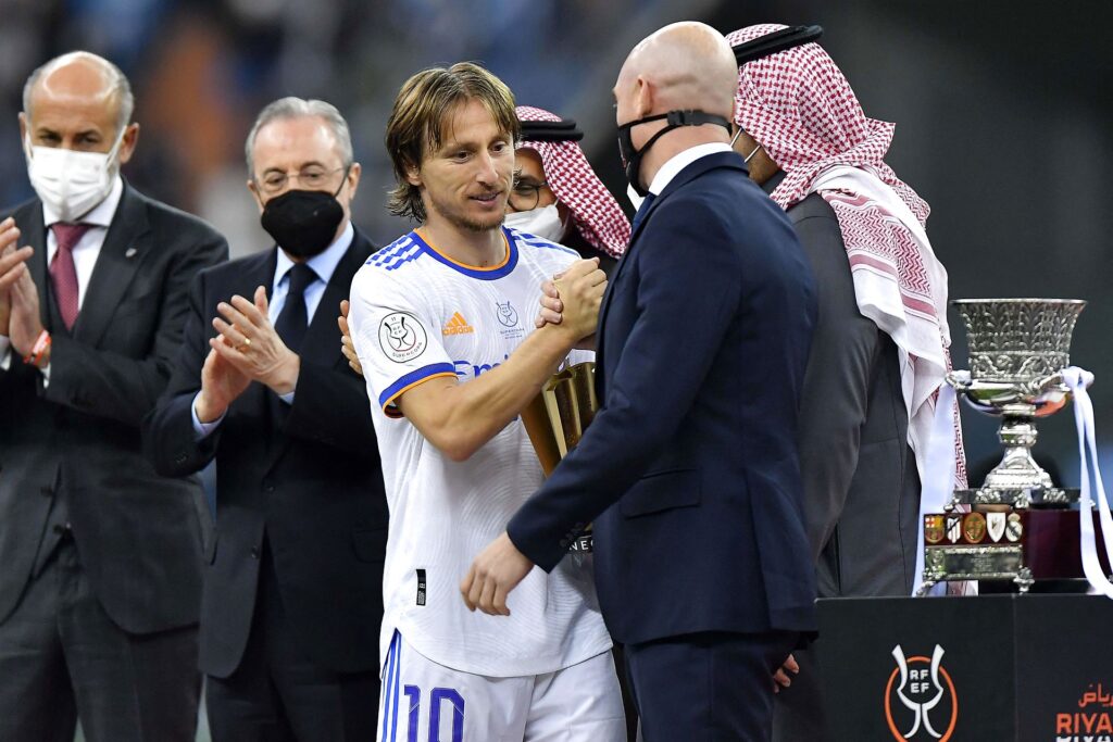 Real Madrids præsident, Florentino Perez, fortalte efter triumfen i den spanske Super Cup, at Luka Modric fortener at genvinde Ballon d'Or.