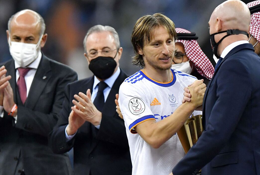 Real Madrids præsident, Florentino Perez, fortalte efter triumfen i den spanske Super Cup, at Luka Modric fortener at genvinde Ballon d'Or.