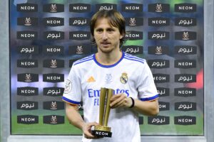 Real Madrids kroatiske midtbanespiller, Luka Modric, fortæller efter Super Cup-sejren over Athletic Bilbao, at en forlængelse er på vej.