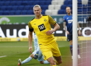 Erling Haaland peger på Robert Lewandowski, Karim Benzema og Lionel Messi som de tre bedste i verden.