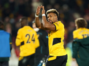 Adama Traoré skifter fra Wolverhampton i Premier League til FC Barcelona i La Liga.