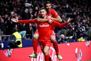 Atletico lavede comeback i dommerens tillægstid mod Valencia.