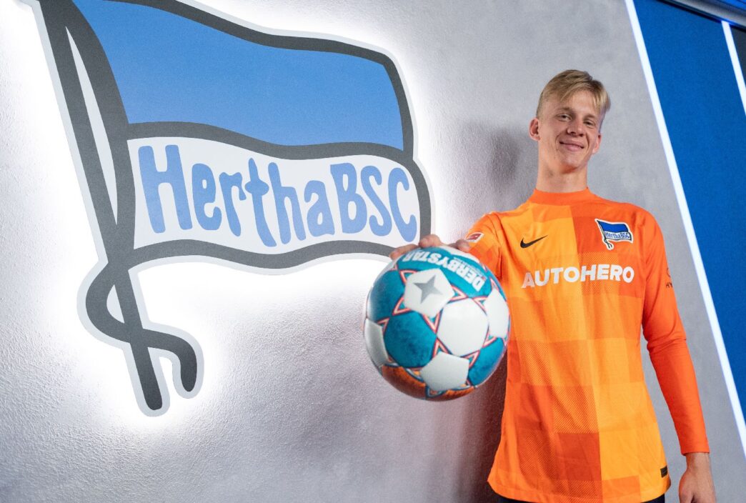 Oliver Christensen er blevet smittet med covid-19 i Hertha Berlin.
