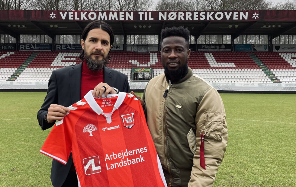 Vejle Boldklub har hentet Ebenezer Ofori til Superligaen fra svenske AIK Stockholm.