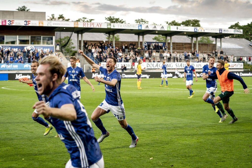 Frederik Gytkjær leverede en seriøst kandidat til årets mål, da han scorede på saksespark for Lyngby BK mod FC Fredericia.